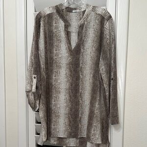 Studio 1886 Neutral Snake-Print Blouse in Taupe and Ivory✨1